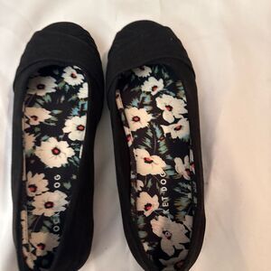 Rocket Dog Women's Black Floral Flats